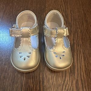 L’Amour Shoes Angel Baby Dottie Scalloped T Strap Mary Jane Baby Gold Sz 2